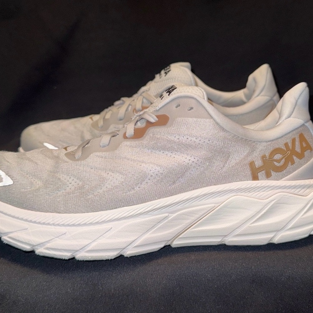 Hoka One Arahi 6 Women's Size 9.5 B Cloud-Gray/ RoseGold- Gently used